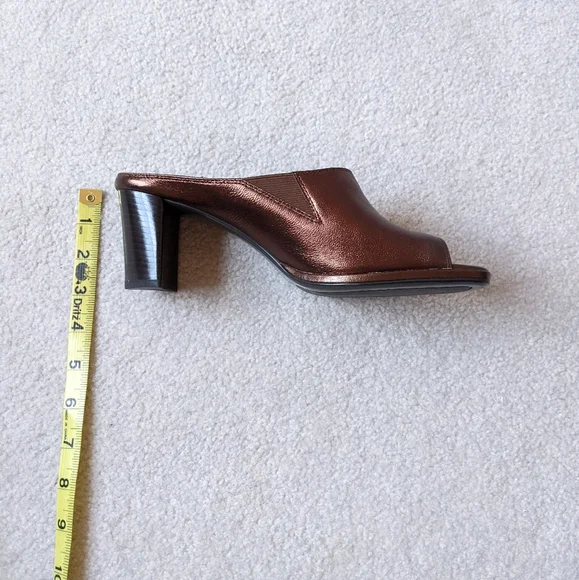 Liz Claiborne bronze leather slides/mules NEW size 8 - Picture 8 of 10